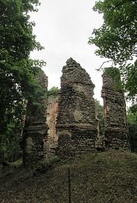 Zřícenina loveckého zámečku Mořičov