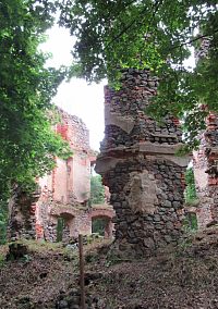 Zřícenina loveckého zámečku Mořičov