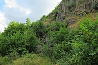 Skalní masiv Skály v lomu