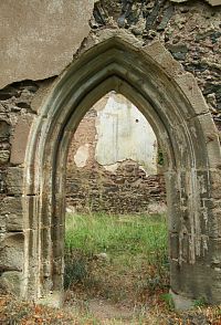 Stvolný - zřícenina kostela sv. Petra a Pavla