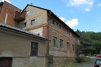 Zdice - pravděpodobně bývalá továrna. Jaká?