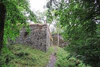 Už vidíme zdi zříceniny