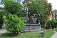 Kladno - sousoší Váňův kámen