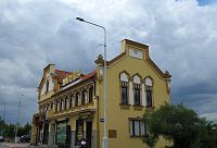 Kladno .- budova u parkoviště ještě jednou