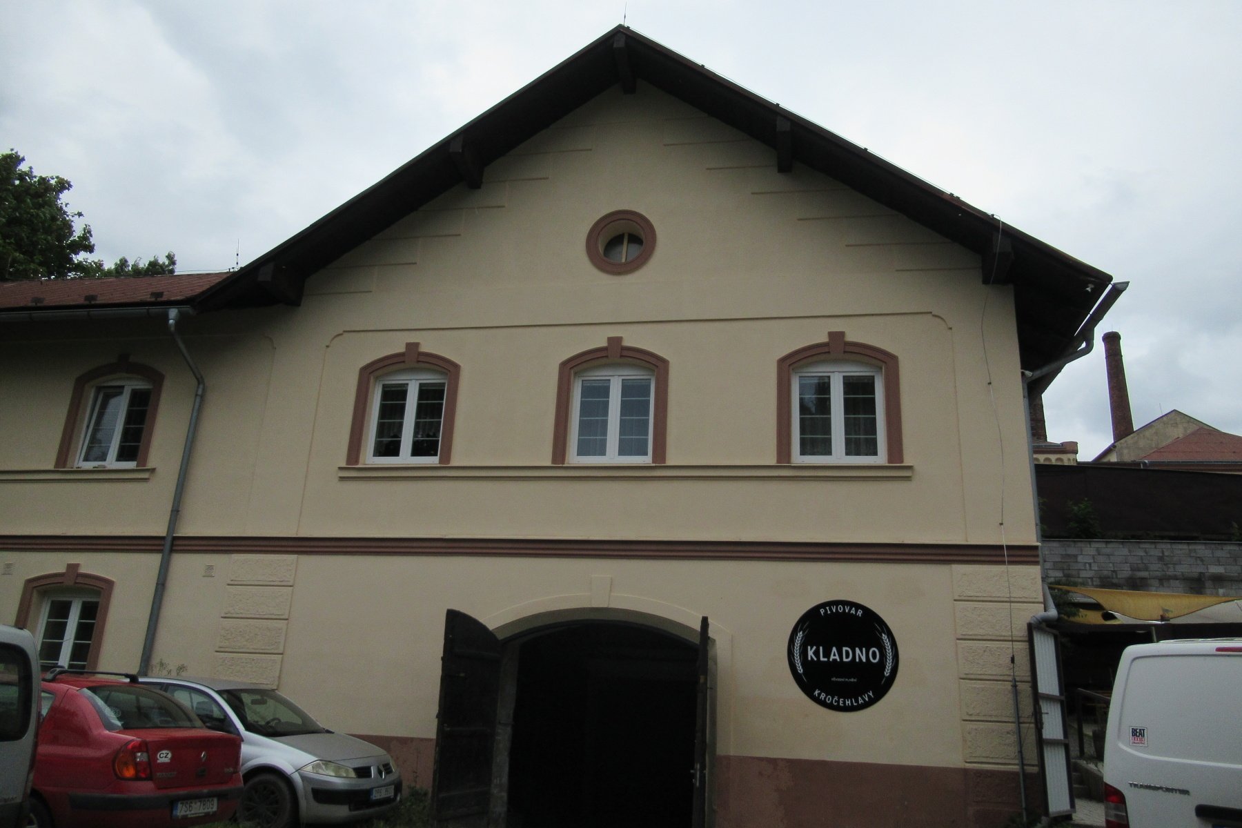 Jedeme na sever - 3. den - 2. část:  Kladno  - pivovar Kročehlavy; Libušín - menhirový kruh; Holubice - románský kostel Narození Panny Marie