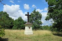 Je vidět i křížek