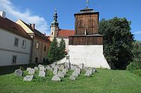 Zvonice se symbolickým hřbitovem a kostelem Narození sv. Jana Křtitele