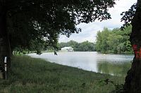 V dálce je vidět nové zdymadlo a  MVE