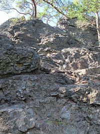 Stoupáme na vyhlídku Vraní skála - tady někde vede "cesta"