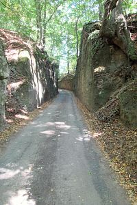 A zase vytesaná cesta