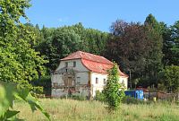 Běloves - budova starých lázní se rekonstruuje