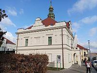 Trasa cca 10 km: Rokycany (park U Plzeňské brány, kostel Nejsvětější trojice, zajímavé vily a další stavby) - PP Rokycanská stráň - Klabava (obec a vodní nádrž) - vodní tunely - vodní nádrž Ejpovice - Ejpovice