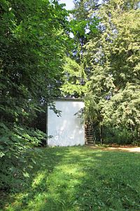 Rudoltice - i tato záhadná stavba je v bývalém zámeckém parku