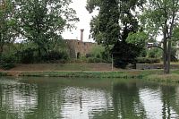 Velká Polom - poslední pohled na tvrz přes rybník