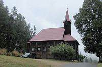 Staré Hamry - dřevěný kostel Panny Marie Pomocnice křesťanů