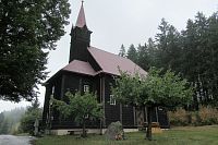 Staré Hamry - dřevěný kostel Panny Marie Pomocnice křesťanů