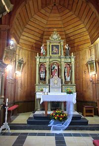 Staré Hamry - dřevěný kostel Panny Marie Pomocnice křesťanů