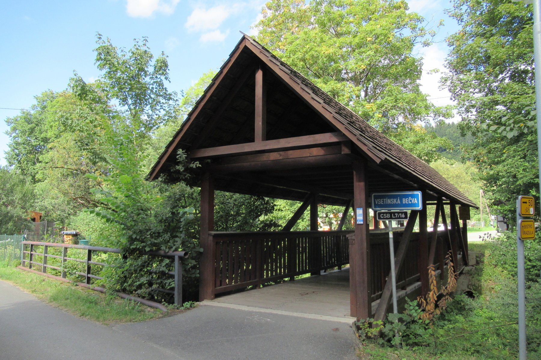 Javorníky - 2. den - trasa 8,5 km: Velké Karlovice-pivovar Pod Pralesem - hotel Razula - kaňon Hanzlová - vodní plocha Velká Hanzlůvka - Ladův pramen; prales PR Razula