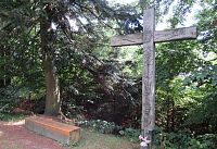 Kříž na cestě blízko chaloupky