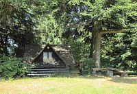 Chaloupka Baribal s významnou jedlí