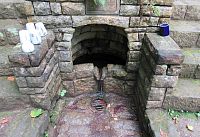 Pramen na poutním místě