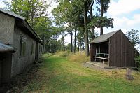 Chata na vrcholu je pravděpodobně zdejšího Sokola