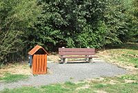 Možnost odpočinku na trase k rozhledně