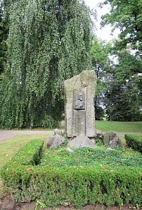 Přerov - park Michalov - pomník Jana Husa