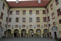 Zámecké nádvoří