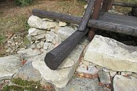 Vypadá to, že rozhledna k zemi připevněná není