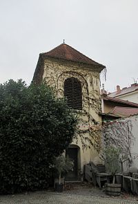 Zvonice u kostela sv. Jana Křtitele