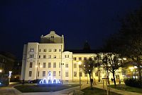 Východočeské divadlo při pohledu ze Smetanova nám.