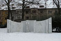 Bubeníkovy sady - betonová stěna se šesti plastikami