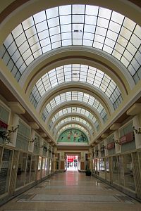 Třída Míru - palác Pasáž - pohled k přednímu vchodu