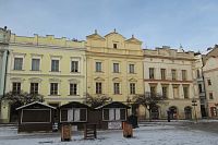 Pernštýnské náměstí - severní strana nám. vpravo