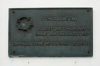 Smilova ulice 405,  5. zastavení kratšího okruhu - smrt Alfréda Bartoše a 9. zastavení delšího okruhu