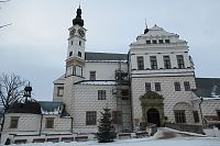 Na nádvoří zámku