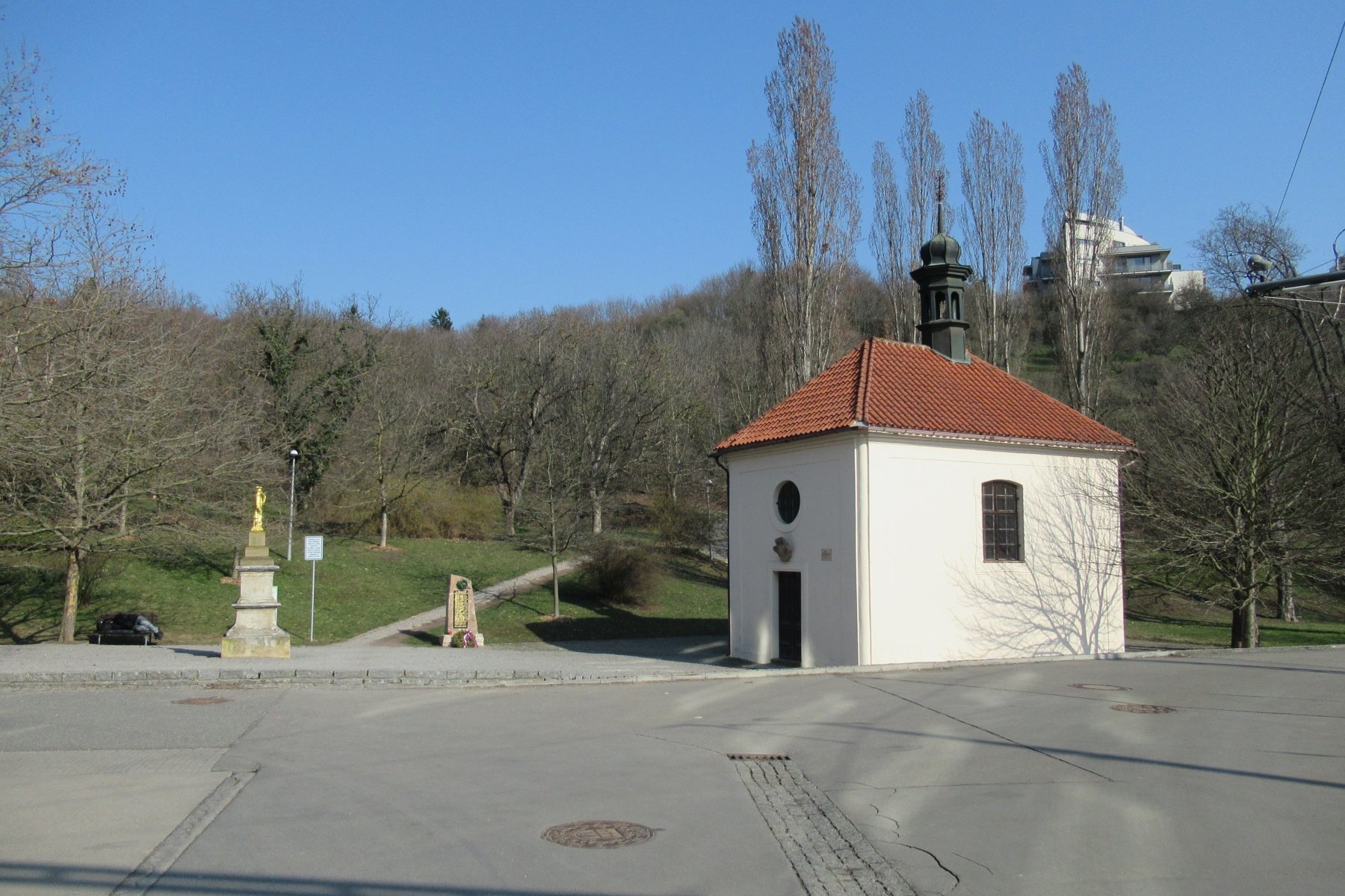 Praha: Radlice - Smíchov - Košíře  - část NS Farkáň - Malvazinky, hřbitovy (Malvazinky a Malostranský), historické budovy, Klamovka, kolonie Šumava, Andělský pivovar