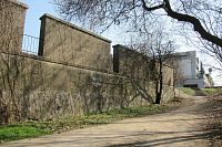 Zeď hřbitova Malvazinky