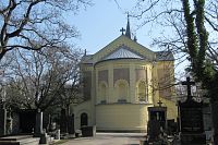 Malvazinky - hřbitovní kostel sv. Filipa a Jakuba ze zadní strany