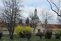 Kostel Panny Marie Vítězné s klášterem benediktinek