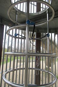 Tohle je obručový žebřík s lanovým výpletem