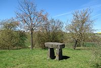 Dolmen - stůl z prvohorní břidlice