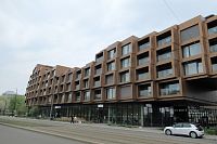 Bytový dům Fragment ze Sokolovské ulice - směr západ