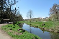 Tam za chvilku budeme