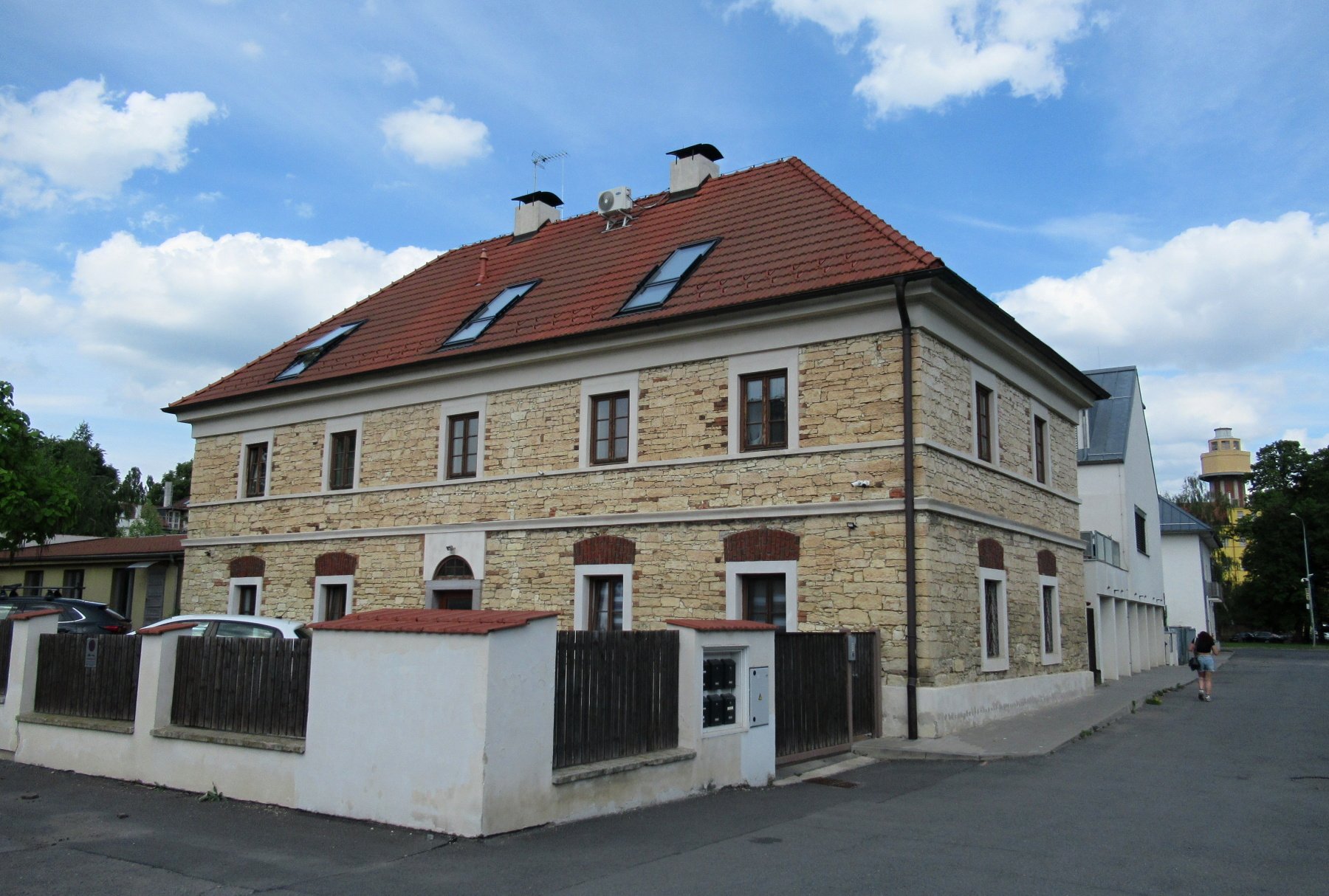 Praha - procházky městem - 1. den - cca 8 km: Ruzyně - památník bitvy na Bílé hoře r. 1620, Řepy - klášter benediktinek s kostelem P. Marie Vítězné, Liboc - Obora a letohrádek Hvězda - Ruzyně