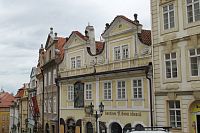 Nerudova ulice - dům dvou slunců – zde bydlel Jan Neruda
