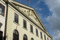 Sněmovní ulice - Thunovský palác – dnes celý blok domů slouží pro potřeby Parlamentu ČR.
