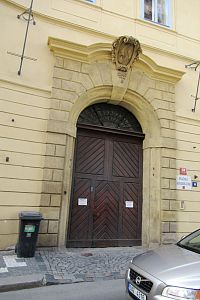 Valdštejnská ulice - Knihovna Pražské konzervatoře