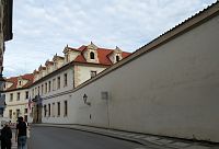 Vycházíme do Valdštejsnké uice
